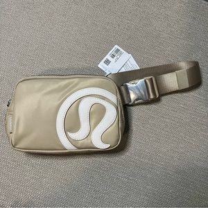 NWT lululemon trench everywhere belt bag